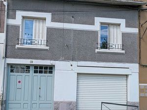 À Vendre – Maison de Ville avec Local Commercial  Terrasse  Dépendance & Grand Garage – Hy