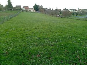 Terrain à bâtir de 976 m² à cusset.