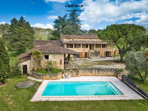 Propriete à vendre 7 pièces FUMEL (47) Propriété de 230m2 sur 11ha de prairie et de bois. 