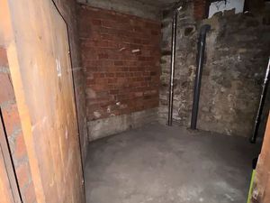 Cave de 10m2 niveau rue sans humidité pour stockage