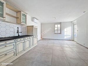 1er étage maison de 83 m² -4 pieces - CENTRE LE MESNIL EN VALLEE