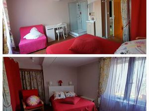 Chambre meublée indépendante avec cabine douche/lavabo dans la chambre