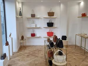 Vente locaux professionnels 126 m² à Paris 1er (75001)  98 256 €