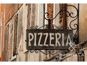 Vente locaux professionnels 70 m² à Montroy (17220)  214 000 €