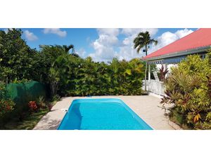 LOCATION VILLA F5 avec piscine  et garage - la Jaille