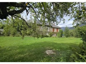 Vente immeuble 20 pièces 240 m² à Bagneres-de-luchon (31110)  400 000 €