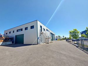 Vente locaux professionnels 495 m² à Houdan (78550)  388 500 €