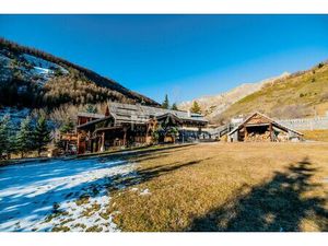 AURON GRANGE REHABILITEE PROCHE COEUR STATION