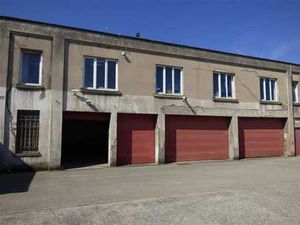 Entrepôt de +- 132 50 m²