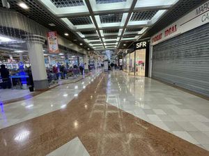 AIRE SUR LA LYS - GALERIE MARCHANDE - EMPLACEMENT POUR KIOSQUE