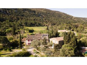 Grande propriété atypique avec 7 7 ha et vues sur l'Alaric - Capendu