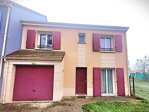 Maison sur terrain de 708 m²
