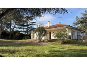 Maison traditionnelle de 4 chambres avec parc arboré sur ter