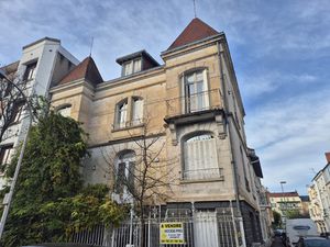 Superbe maison de ville avec garages