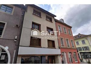 Immeuble avec 2 T1 et 1 T2  à rénover.