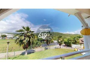 Idéalement placé  proche centre et plage  parking