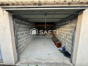 Les Sables d'Olonne. Garage sécurisé 15.30m2