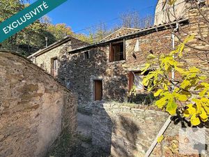 Maison de Hameau au cœur de la forêt