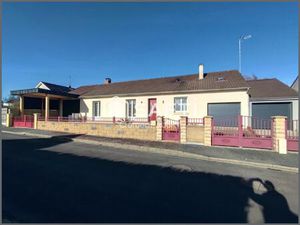 Beau pavillon offrant de beaux volumes avec terrain !