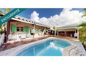 3 chambres  piscine et carbet  excellent état