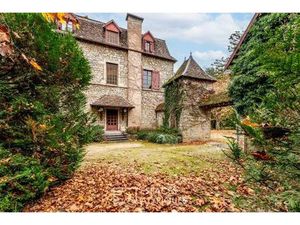 Maison de maître avec grandes dépendances