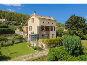 Maison de charme rénovée à Solliès-Toucas