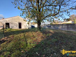 Terrain à bâtir avec dépendances