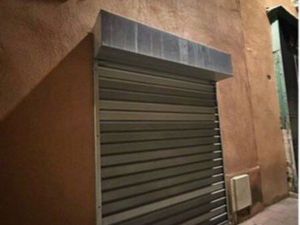 Petit local commercial le Luc centre   rue de la république