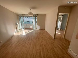 Loue T2 41mc avec balcon avenue de la revolution