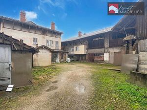 Maison avec Appartement indépendant et nombreuses dépendances - 01190 PONT-DE-VAUX