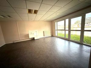 Location locaux professionnels 200 m² à Petit-Couronne (76650)  2 218 €