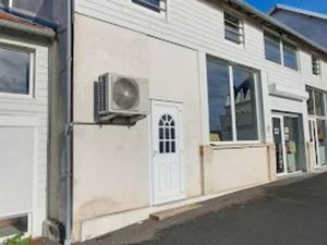 Location locaux professionnels 150 m² à Saintes (17100)  1 350 €