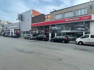 Immeuble commercial - ateliers showroom et bureaux