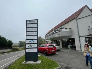 Location locaux professionnels 81 m² à Bartenheim (68870)  1 200 €