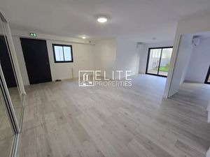 Location locaux professionnels 56 m² à Mougins (06250)  1 530 €