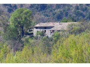 Ferme historique en pleine nature  dans le Sud-Est de la France – Deux unités...