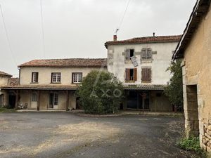 Vente demeure de ville et village Angouleme  320m² 12 pièces 90 000€ Charente