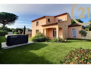 VENTE - SAINT AYGULF - Villa 5 pièces de 125m2 avec garage