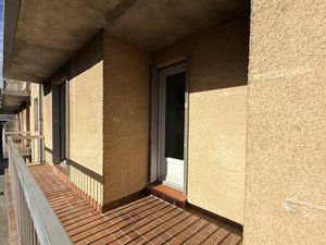 Appartement T3 rénové avec balcon et place de parking