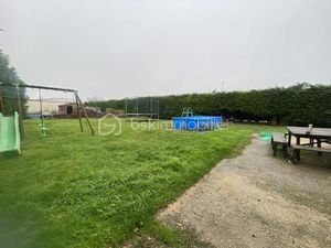 Terrain industriel de 1 365 m² à La Ferte-Alais