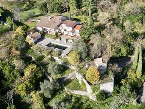 Propriété de 364 m2 sur un terrain de 6 600 m2