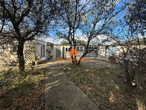 Maison et local professionnel d'nviron170 m2 + dépendances