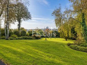 Maison d'architecte avec jardin intérieur chauffé et vue imp