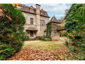 Maison de maître avec grandes dépendances