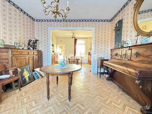 Maison semi individuelle à conforter - deux grands garages