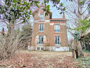 Meulière 5 chambres 135 m² + dépendance de 30 m² sur terrain de 1 214 m²