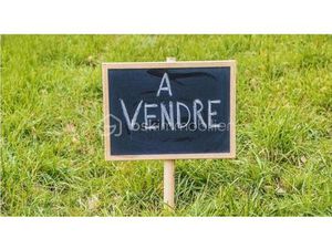 Terrain de 7 020 m² à Montmirail