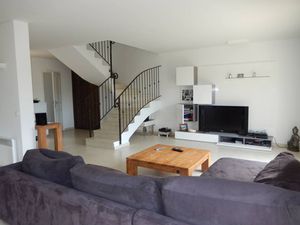 Belle maison discrètement jumelée de 117.65 m2  sur ...