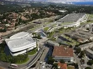 Antibes  à proximité immédiate de l'échangeur