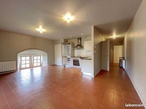 Un spacieux duplex dans un charmant domaine